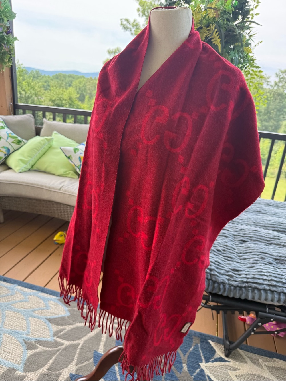 Gucci Red GG Logo Wool Scarf with Fringe - Picture 5 of 6